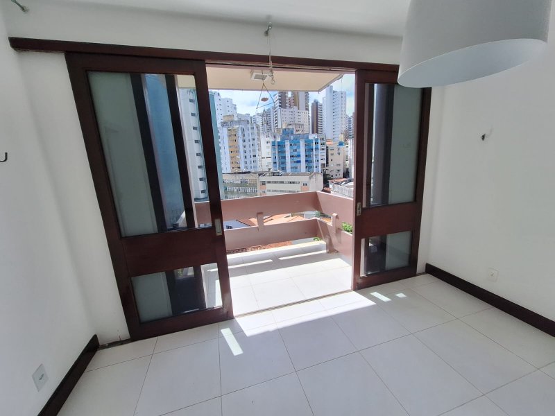 APARTAMENTO 3 QUARTOS SUÍTE VARANDA NASCENTE ELEVADOR GARAGEM PISCINA À VENDA BARRA! Rua Raul Drumond Salvador - 