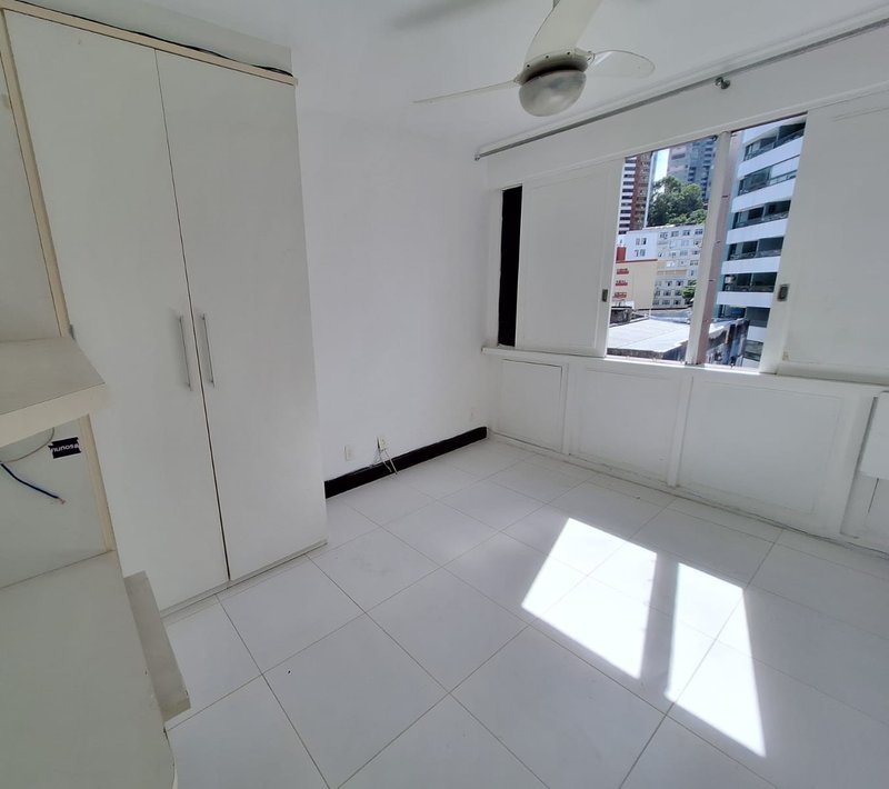 APARTAMENTO 3 QUARTOS SUÍTE VARANDA NASCENTE ELEVADOR GARAGEM PISCINA À VENDA BARRA! Rua Raul Drumond Salvador - 