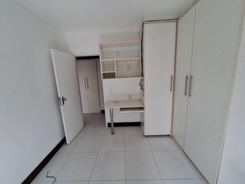APARTAMENTO 3 QUARTOS SUÍTE VARANDA NASCENTE ELEVADOR GARAGEM PISCINA À VENDA BARRA! Rua Raul Drumond Salvador - 