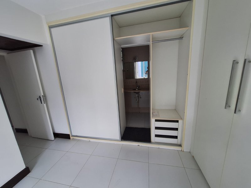 APARTAMENTO 3 QUARTOS SUÍTE VARANDA NASCENTE ELEVADOR GARAGEM PISCINA À VENDA BARRA! Rua Raul Drumond Salvador - 