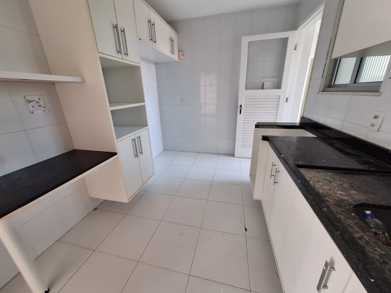 APARTAMENTO 3 QUARTOS SUÍTE VARANDA NASCENTE ELEVADOR GARAGEM PISCINA À VENDA BARRA! Rua Raul Drumond Salvador - 