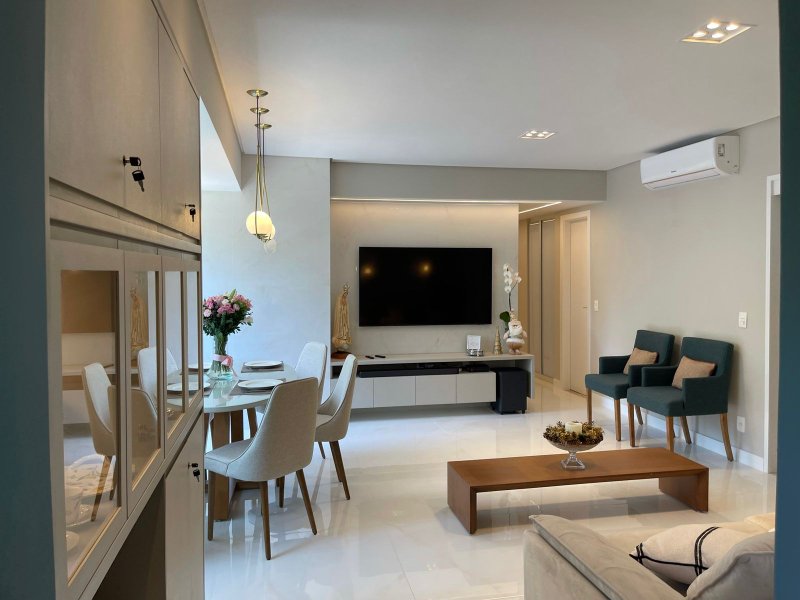 APARTAMENTO MOBILIADO 3 SUÍTES  CLOSET 2 VARANDAS 2 GARAGENS À VENDA NA GRAÇA! Rua da Graça Salvador - 