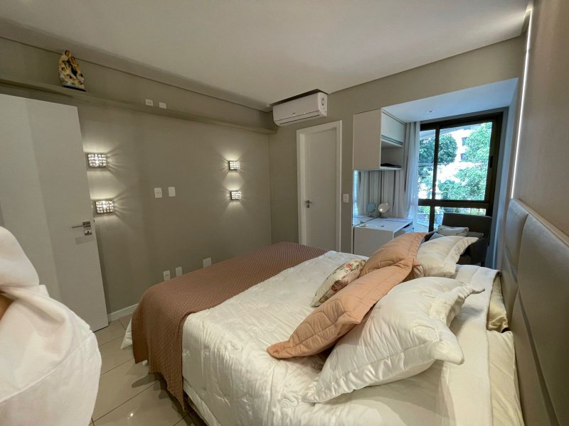 APARTAMENTO MOBILIADO 3 SUÍTES  CLOSET 2 VARANDAS 2 GARAGENS À VENDA NA GRAÇA! Rua da Graça Salvador - 