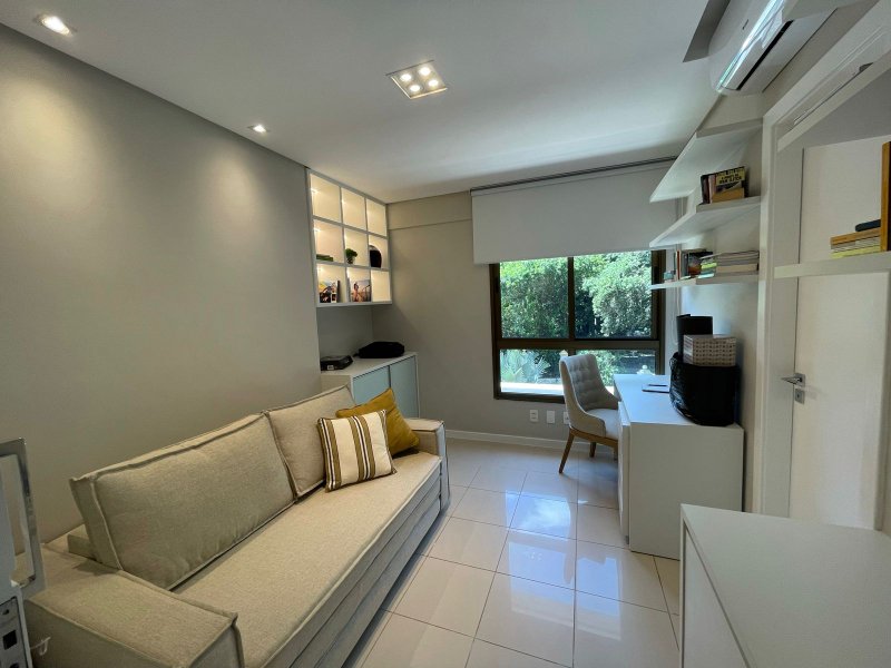 APARTAMENTO MOBILIADO 3 SUÍTES  CLOSET 2 VARANDAS 2 GARAGENS À VENDA NA GRAÇA! Rua da Graça Salvador - 