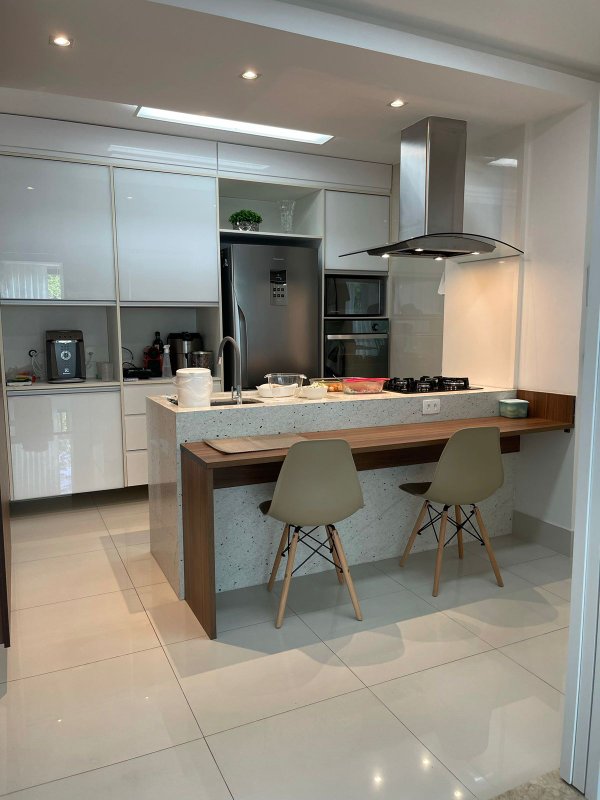 APARTAMENTO MOBILIADO 3 SUÍTES  CLOSET 2 VARANDAS 2 GARAGENS À VENDA NA GRAÇA! Rua da Graça Salvador - 