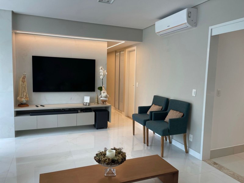 APARTAMENTO MOBILIADO 3 SUÍTES  CLOSET 2 VARANDAS 2 GARAGENS À VENDA NA GRAÇA! Rua da Graça Salvador - 