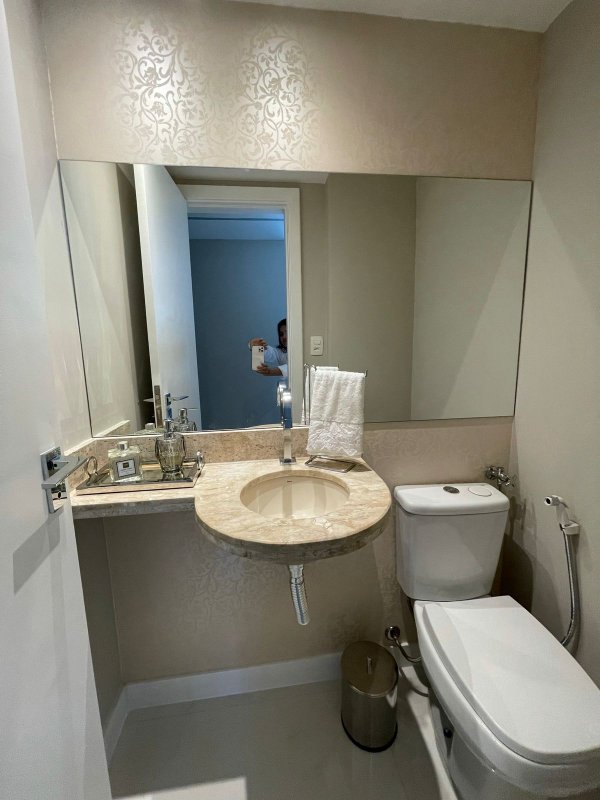 APARTAMENTO MOBILIADO 3 SUÍTES  CLOSET 2 VARANDAS 2 GARAGENS À VENDA NA GRAÇA! Rua da Graça Salvador - 