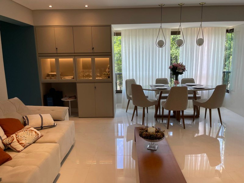 APARTAMENTO MOBILIADO 3 SUÍTES  CLOSET 2 VARANDAS 2 GARAGENS À VENDA NA GRAÇA! Rua da Graça Salvador - 