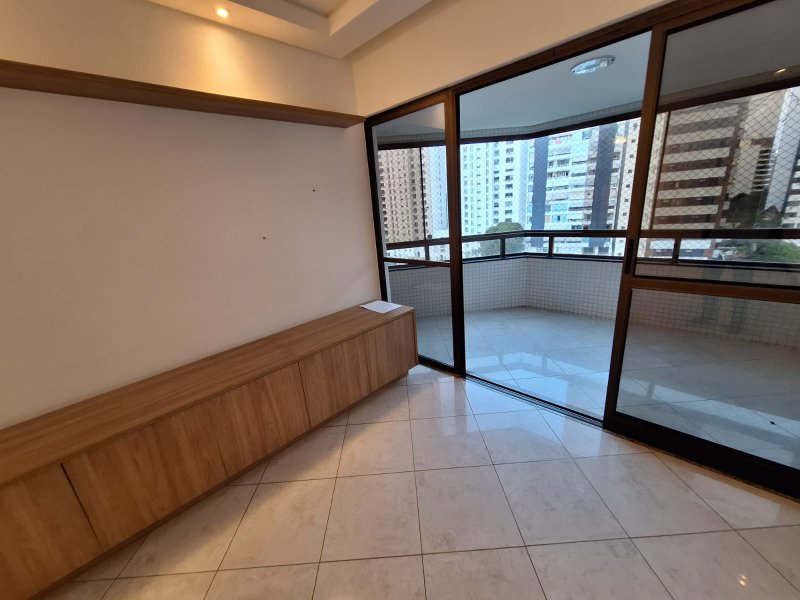 APARTAMENTO 3 QUARTOS SUÍTE VARANDA PISCINA ACADEMIA ELEVADOR 2 GARAGENS À VENDA NA GRAÇA! Rua Santa Rita de Cássia Salvador - 