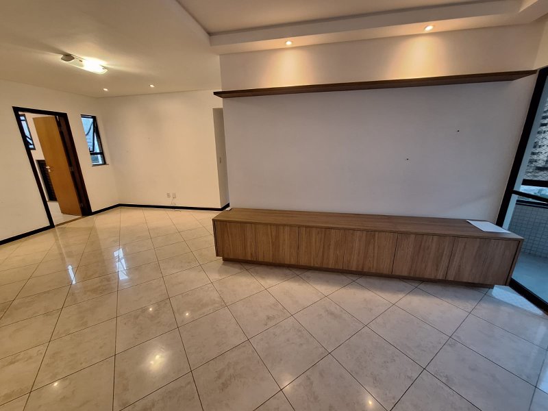 APARTAMENTO 3 QUARTOS SUÍTE VARANDA PISCINA ACADEMIA ELEVADOR 2 GARAGENS À VENDA NA GRAÇA! Rua Santa Rita de Cássia Salvador - 