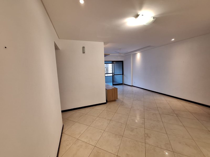 APARTAMENTO 3 QUARTOS SUÍTE VARANDA PISCINA ACADEMIA ELEVADOR 2 GARAGENS À VENDA NA GRAÇA! Rua Santa Rita de Cássia Salvador - 