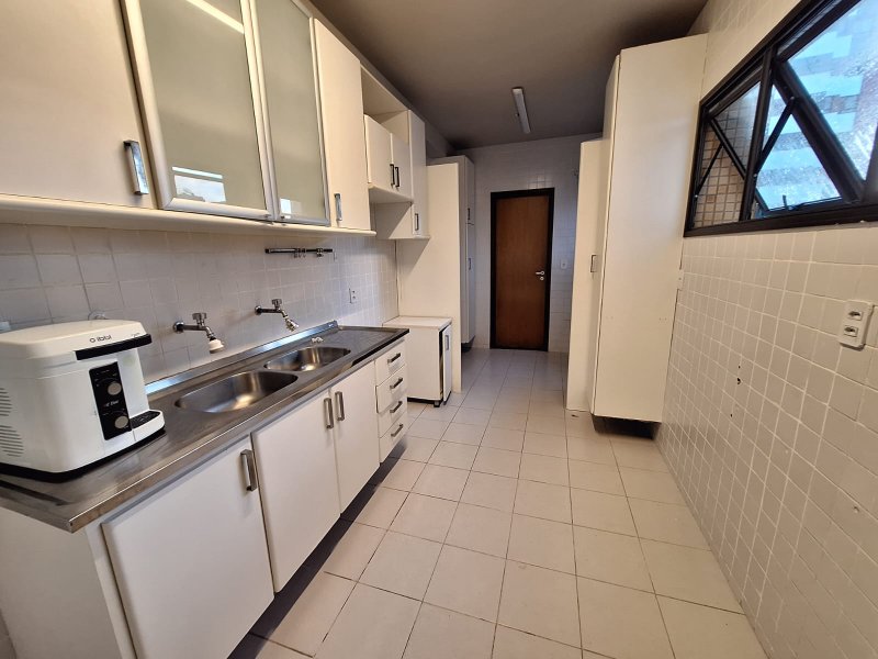 APARTAMENTO 3 QUARTOS SUÍTE VARANDA PISCINA ACADEMIA ELEVADOR 2 GARAGENS À VENDA NA GRAÇA! Rua Santa Rita de Cássia Salvador - 
