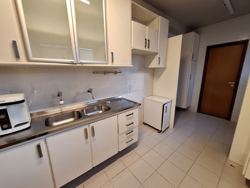 APARTAMENTO 3 QUARTOS SUÍTE VARANDA PISCINA ACADEMIA ELEVADOR 2 GARAGENS À VENDA NA GRAÇA! Rua Santa Rita de Cássia Salvador - 