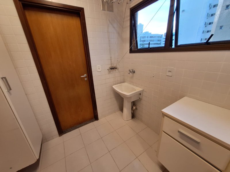 APARTAMENTO 3 QUARTOS SUÍTE VARANDA PISCINA ACADEMIA ELEVADOR 2 GARAGENS À VENDA NA GRAÇA! Rua Santa Rita de Cássia Salvador - 