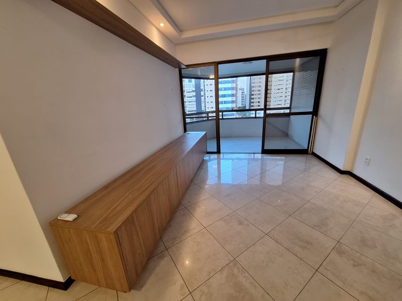 APARTAMENTO 3 QUARTOS SUÍTE VARANDA PISCINA ACADEMIA ELEVADOR 2 GARAGENS À VENDA NA GRAÇA! Rua Santa Rita de Cássia Salvador - 