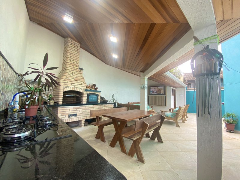 CASA MOBILIADA NO CONDOMÍNIO ARUJAZINHO 5 DISPONÍVEL PARA LOCAÇÃO!!! - Arujá - 