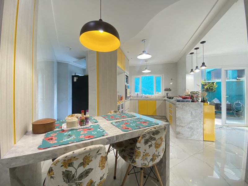 CASA MOBILIADA NO CONDOMÍNIO ARUJAZINHO 5 DISPONÍVEL PARA LOCAÇÃO!!! - Arujá - 