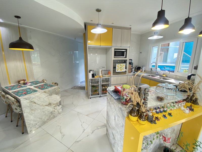 CASA MOBILIADA NO CONDOMÍNIO ARUJAZINHO 5 DISPONÍVEL PARA LOCAÇÃO!!! - Arujá - 