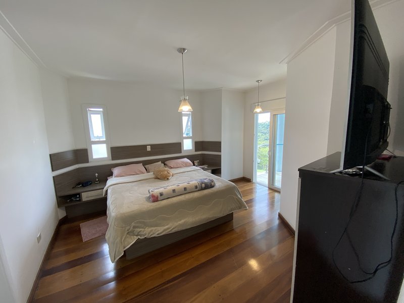 CASA MOBILIADA NO CONDOMÍNIO ARUJAZINHO 5 DISPONÍVEL PARA LOCAÇÃO!!! - Arujá - 
