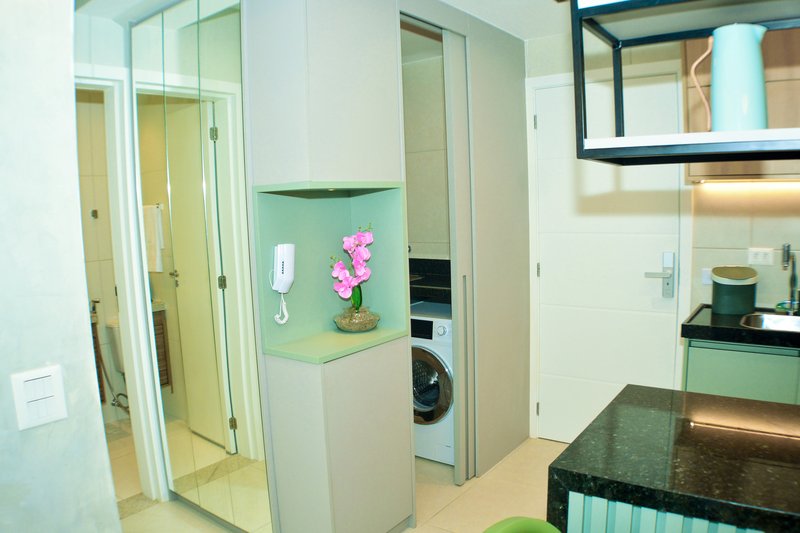 APARTAMENTO QUARTO E SALA VARANDA ELEVADOR PISCINA ACADEMIA GARAGEM LOCAÇÃO NA BARRA!!! Rua Alfredo Magalhães Salvador - 