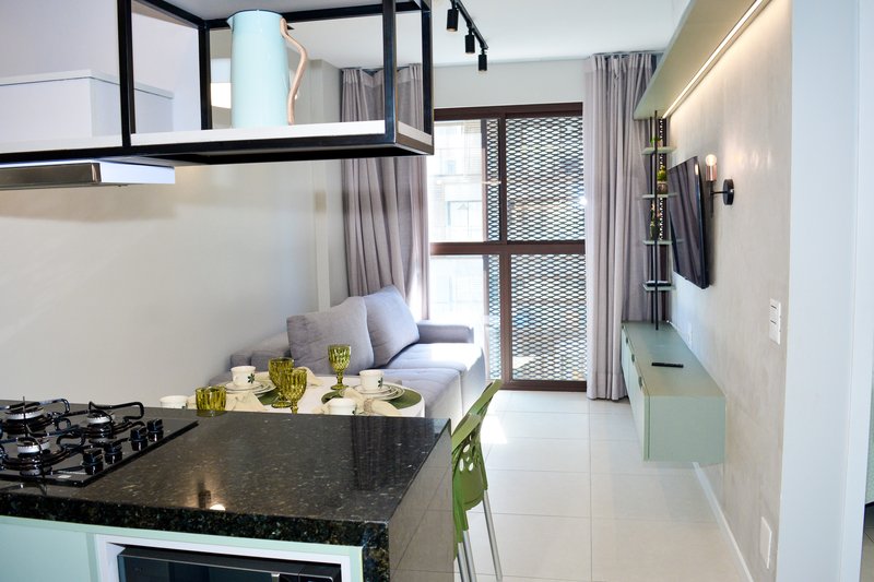 APARTAMENTO QUARTO E SALA VARANDA ELEVADOR PISCINA ACADEMIA GARAGEM LOCAÇÃO NA BARRA!!! Rua Alfredo Magalhães Salvador - 