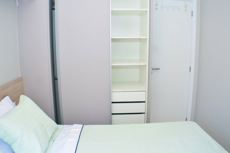 APARTAMENTO QUARTO E SALA VARANDA ELEVADOR PISCINA ACADEMIA GARAGEM LOCAÇÃO NA BARRA!!! Rua Alfredo Magalhães Salvador - 