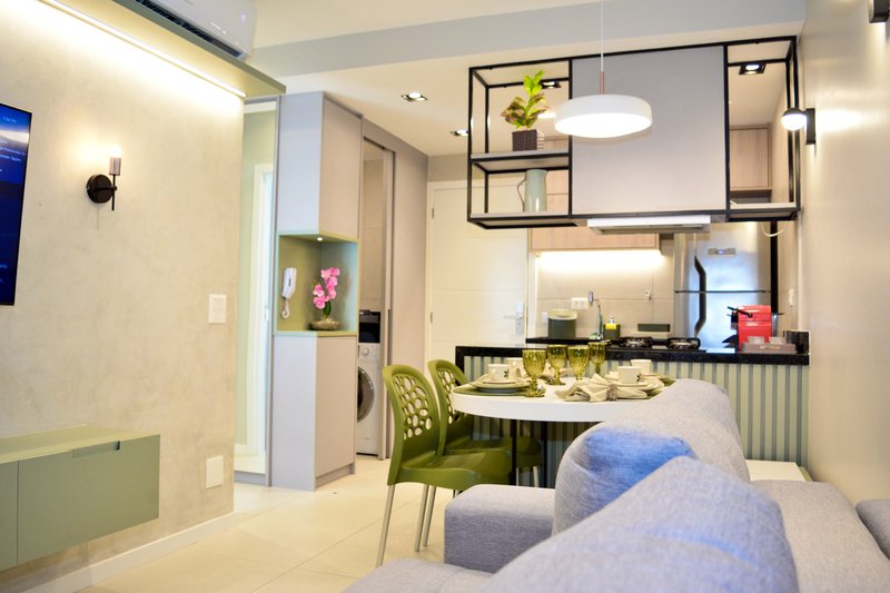 APARTAMENTO QUARTO E SALA VARANDA ELEVADOR PISCINA ACADEMIA GARAGEM LOCAÇÃO NA BARRA!!! Rua Alfredo Magalhães Salvador - 