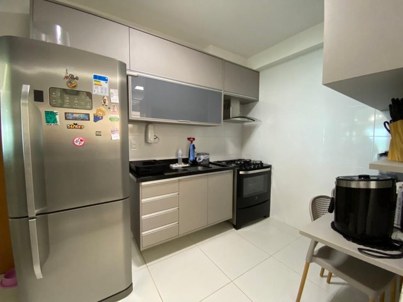 APARTAMENTO TRES QUARTOS VARANDA, ELEVADOR PISCINA, 3 GARAGENS SOLTAS!! Rua Rodrigues Dórea Salvador - 