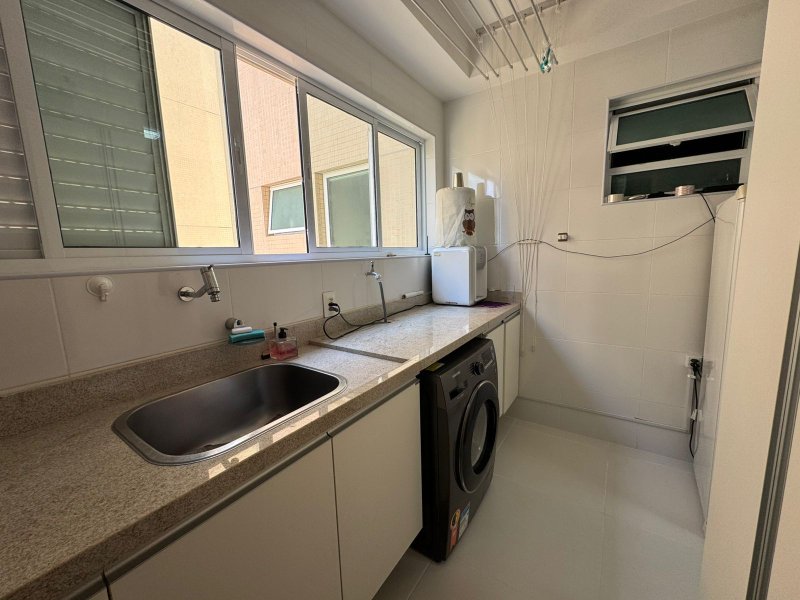 APARTAMENTO TRES QUARTOS VARANDA, ELEVADOR PISCINA, 3 GARAGENS SOLTAS!! Rua Rodrigues Dórea Salvador - 