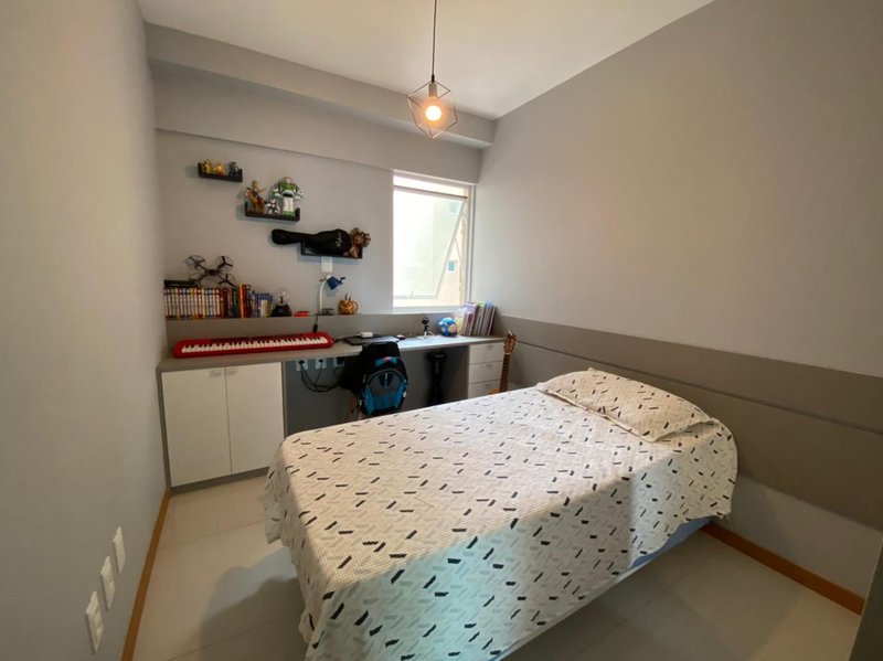 APARTAMENTO TRES QUARTOS VARANDA, ELEVADOR PISCINA, 3 GARAGENS SOLTAS!! Rua Rodrigues Dórea Salvador - 