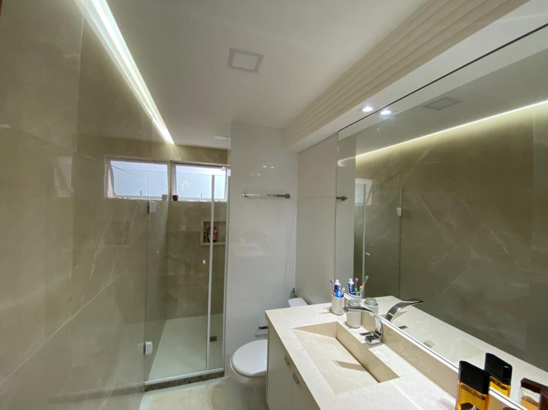 APARTAMENTO TRES QUARTOS VARANDA, ELEVADOR PISCINA, 3 GARAGENS SOLTAS!! Rua Rodrigues Dórea Salvador - 