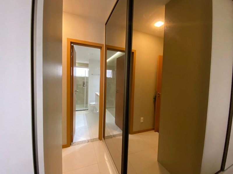 APARTAMENTO TRES QUARTOS VARANDA, ELEVADOR PISCINA, 3 GARAGENS SOLTAS!! Rua Rodrigues Dórea Salvador - 