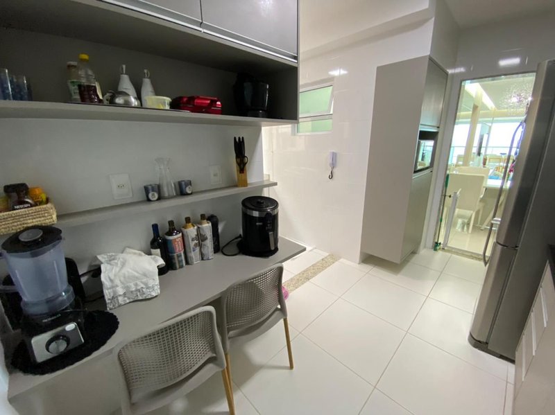 APARTAMENTO TRES QUARTOS VARANDA, ELEVADOR PISCINA, 3 GARAGENS SOLTAS!! Rua Rodrigues Dórea Salvador - 