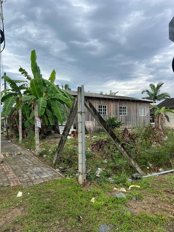 Terreno  no bairro Morretes em Itapema Rua 432 Itapema - 