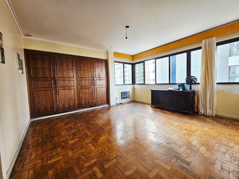 APARTAMENTO 4 QUARTOS SUÍTE VARANDA DEPENDÊNCIA ELEVADOR 2 GARAGENS À VENDA NA GRAÇA Rua Humberto de Campos Salvador - 