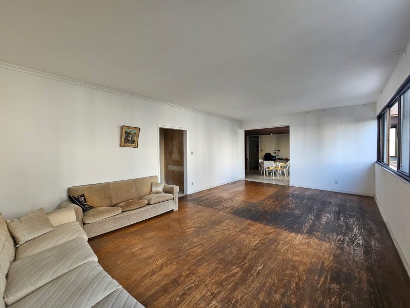 APARTAMENTO 4 QUARTOS SUÍTE VARANDA DEPENDÊNCIA ELEVADOR 2 GARAGENS À VENDA NA GRAÇA Rua Humberto de Campos Salvador - 
