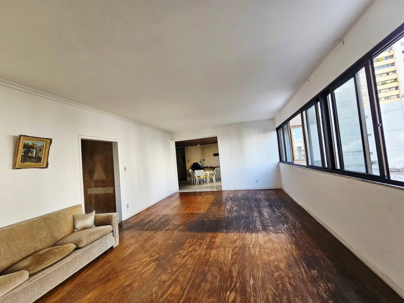 APARTAMENTO 4 QUARTOS SUÍTE VARANDA DEPENDÊNCIA ELEVADOR 2 GARAGENS À VENDA NA GRAÇA Rua Humberto de Campos Salvador - 