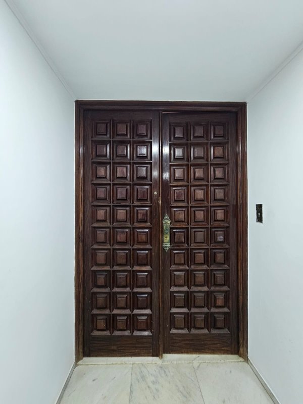 APARTAMENTO 4 QUARTOS SUÍTE VARANDA DEPENDÊNCIA ELEVADOR 2 GARAGENS À VENDA NA GRAÇA Rua Humberto de Campos Salvador - 