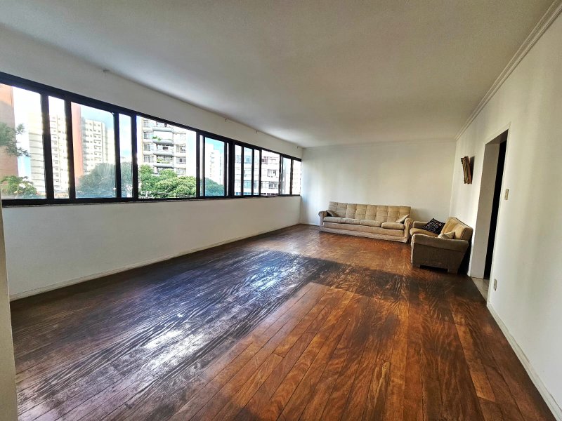 APARTAMENTO 4 QUARTOS SUÍTE VARANDA DEPENDÊNCIA ELEVADOR 2 GARAGENS À VENDA NA GRAÇA Rua Humberto de Campos Salvador - 