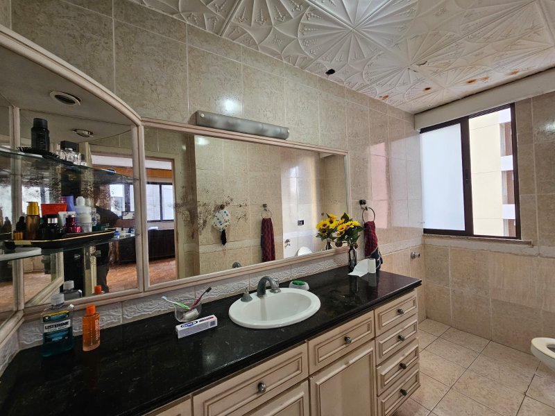 APARTAMENTO 4 QUARTOS SUÍTE VARANDA DEPENDÊNCIA ELEVADOR 2 GARAGENS À VENDA NA GRAÇA Rua Humberto de Campos Salvador - 
