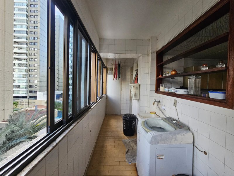 APARTAMENTO 4 QUARTOS SUÍTE VARANDA DEPENDÊNCIA ELEVADOR 2 GARAGENS À VENDA NA GRAÇA Rua Humberto de Campos Salvador - 
