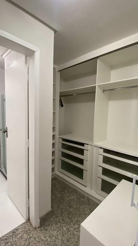 APARTAMENTO 2 QUARTOS VARANDA VISTA MAR NASCENTE DEPENDÊNCIA GARAGEM À VENDA NA BARRA! Avenida Princesa Isabel Salvador - 