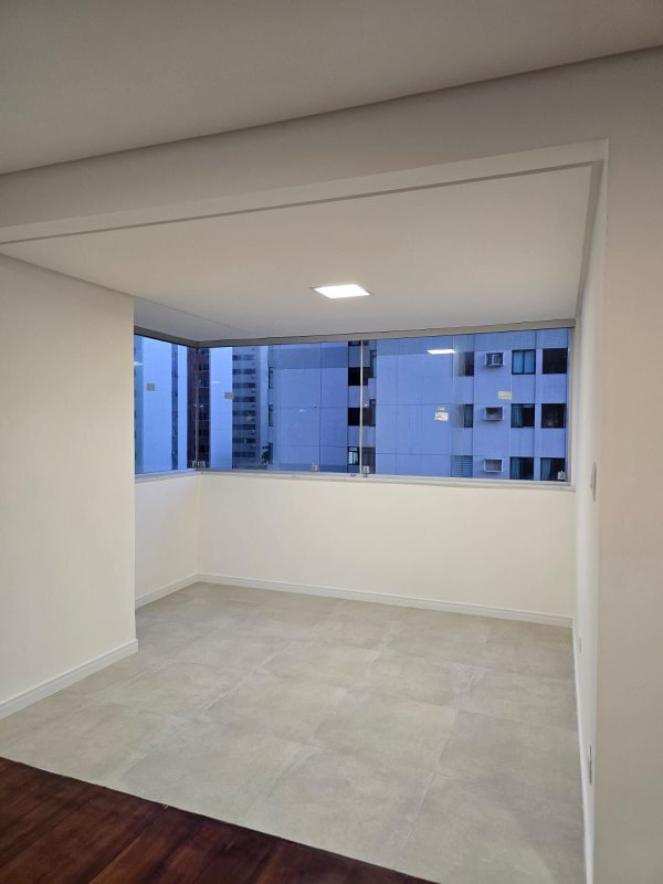 Apartamento à venda com 3 quartos sendo uma suíte, 120m² área útil por R$ 850.000,00 Rua Setúbal Recife - 