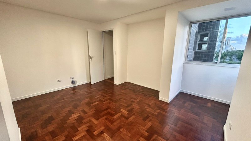 Apartamento à venda com 3 quartos sendo uma suíte, 120m² área útil por R$ 850.000,00 Rua Setúbal Recife - 