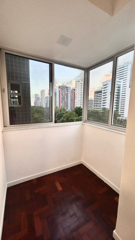 Apartamento à venda com 3 quartos sendo uma suíte, 120m² área útil por R$ 850.000,00 Rua Setúbal Recife - 