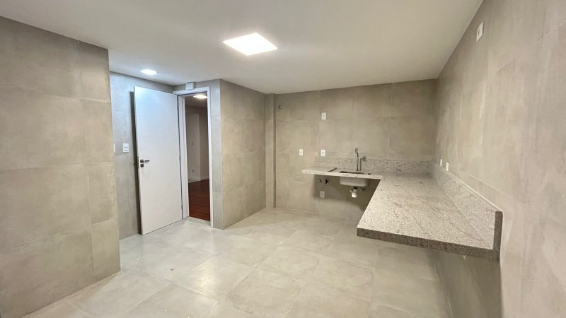 Apartamento à venda com 3 quartos sendo uma suíte, 120m² área útil por R$ 850.000,00 Rua Setúbal Recife - 