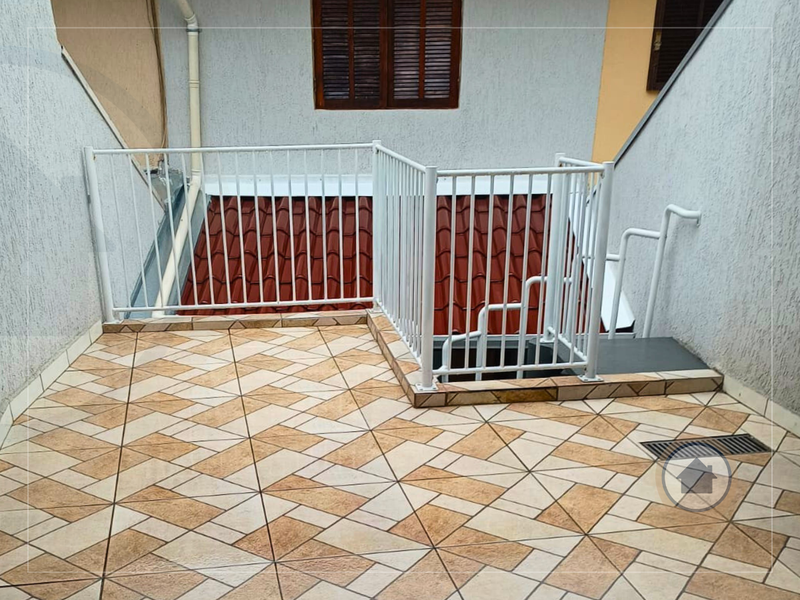 SOBRADO À VENDA COM 98 M² | 2 QUARTOS | 1 SUÍTE | 2 BANHEIROS | 2 VAGAS | CENTRO/GRU! Rua Soldado Antônio Agostinho Martins Guarulhos - 