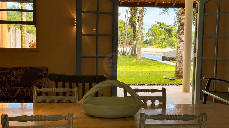 Linda casa frente ao rio na Praia Barra do Una - À VENDA Magno Passos Bitencourt São Sebastião - 