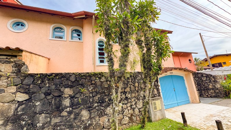 Linda casa frente ao rio na Praia Barra do Una - À VENDA Magno Passos Bitencourt São Sebastião - 