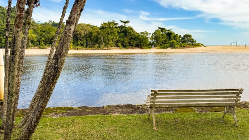 Linda casa frente ao rio na Praia Barra do Una - À VENDA Magno Passos Bitencourt São Sebastião - 